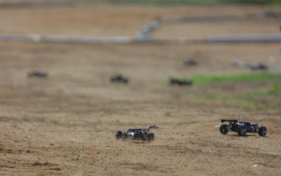 车模超速奔跑 车模超速奔跑