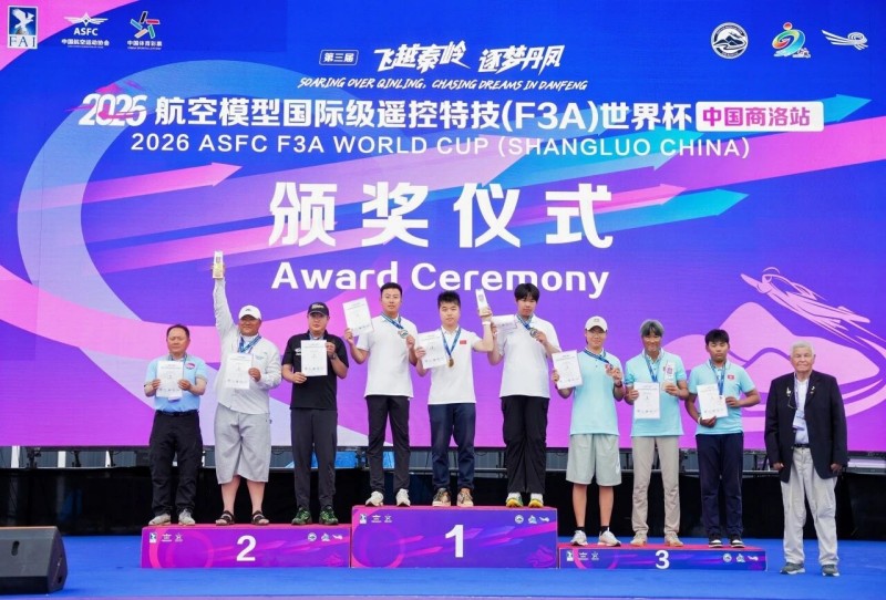 中国飞手合影